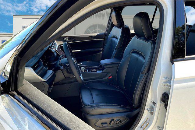 new 2025 Jeep Grand Cherokee car, priced at $48,035