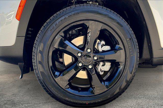 new 2025 Jeep Grand Cherokee car, priced at $48,035