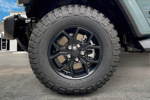 new 2025 Jeep Gladiator car, priced at $44,928