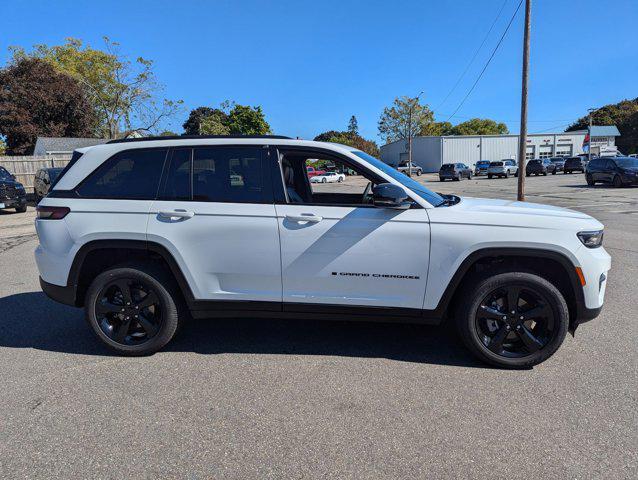 new 2025 Jeep Grand Cherokee car, priced at $43,956