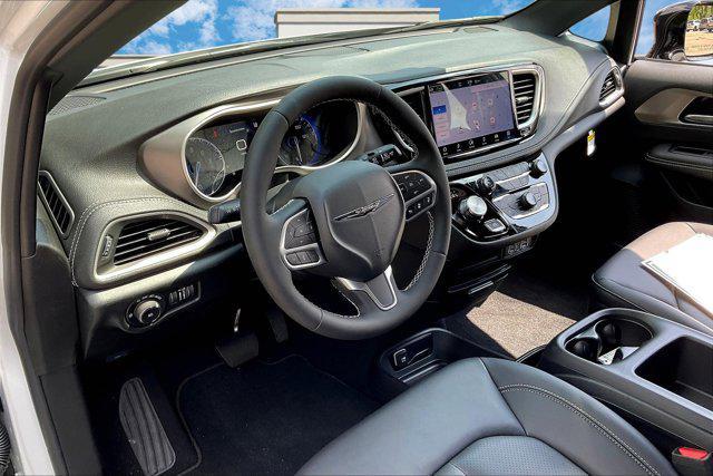 new 2025 Chrysler Pacifica car, priced at $42,471