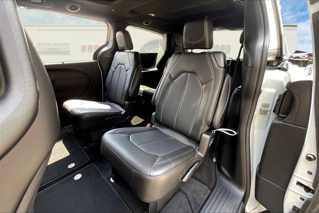 new 2025 Chrysler Pacifica car, priced at $42,471
