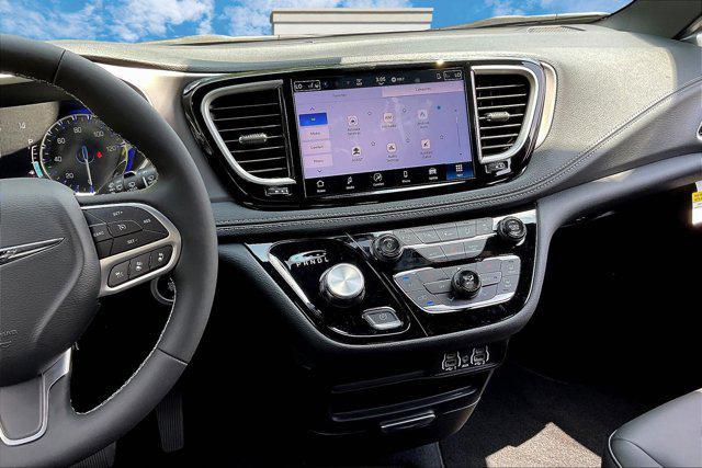new 2025 Chrysler Pacifica car, priced at $42,471