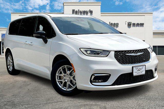 new 2025 Chrysler Pacifica car, priced at $42,471