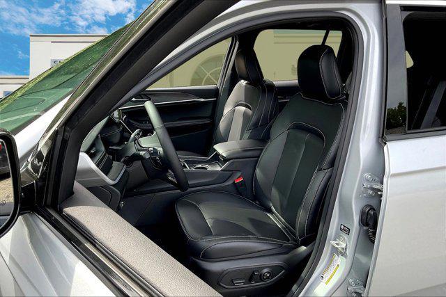 new 2025 Jeep Grand Cherokee car, priced at $43,128