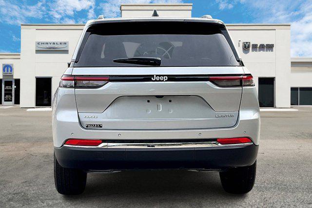 new 2025 Jeep Grand Cherokee car, priced at $43,128