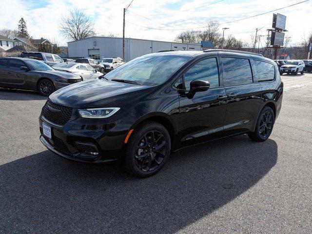 new 2024 Chrysler Pacifica car, priced at $53,669