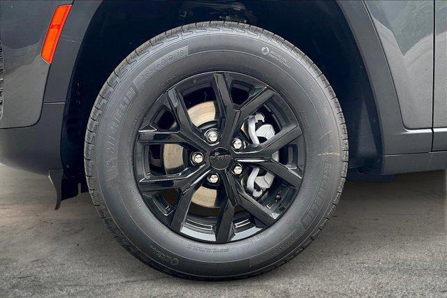 new 2025 Jeep Grand Cherokee car, priced at $41,993