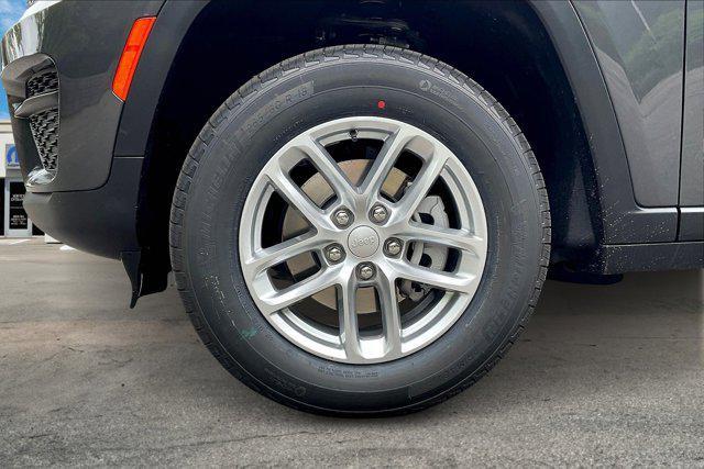 new 2025 Jeep Grand Cherokee car, priced at $39,869