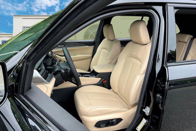 new 2025 Jeep Grand Cherokee car, priced at $47,687