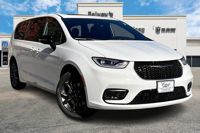 new 2026 Chrysler Pacifica car, priced at $49,513