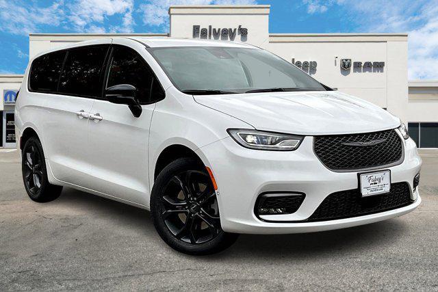 new 2026 Chrysler Pacifica car, priced at $45,258