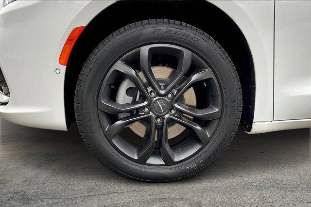 new 2026 Chrysler Pacifica car, priced at $45,258