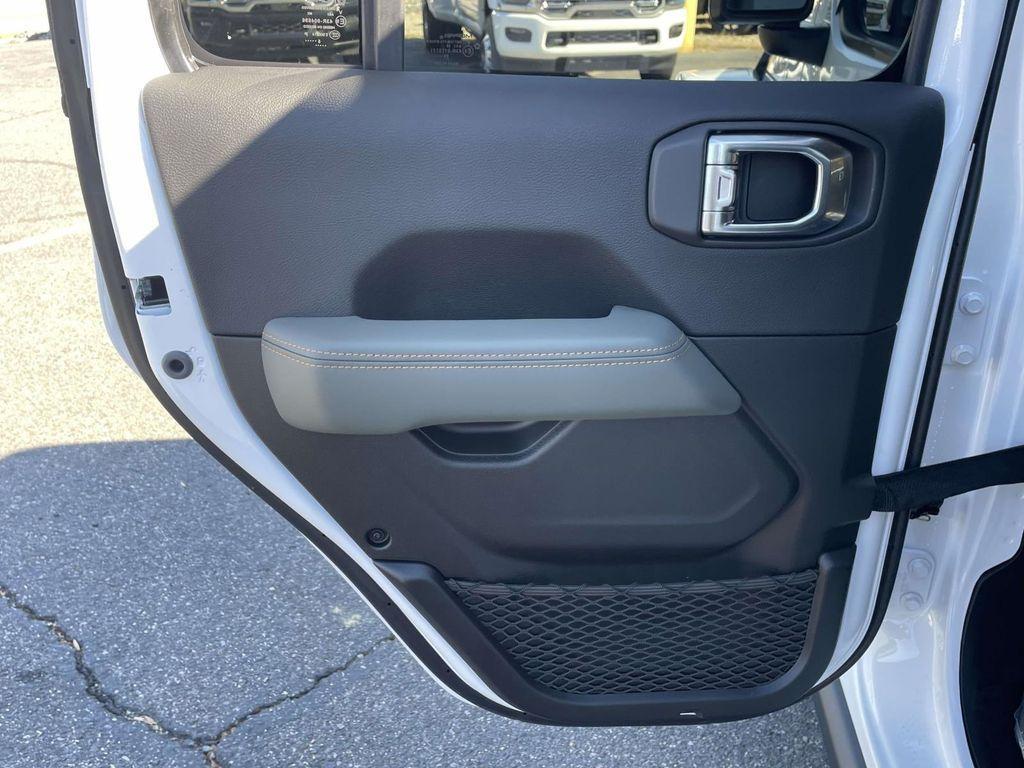 new 2026 Jeep Gladiator car, priced at $60,220