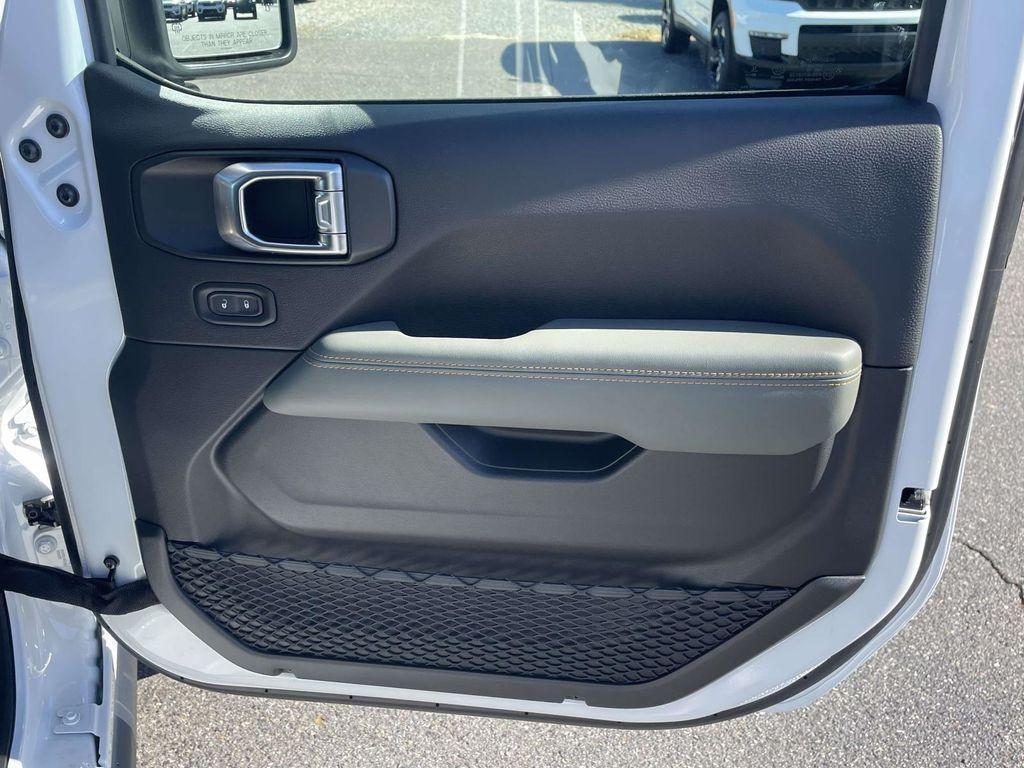 new 2026 Jeep Gladiator car, priced at $60,220