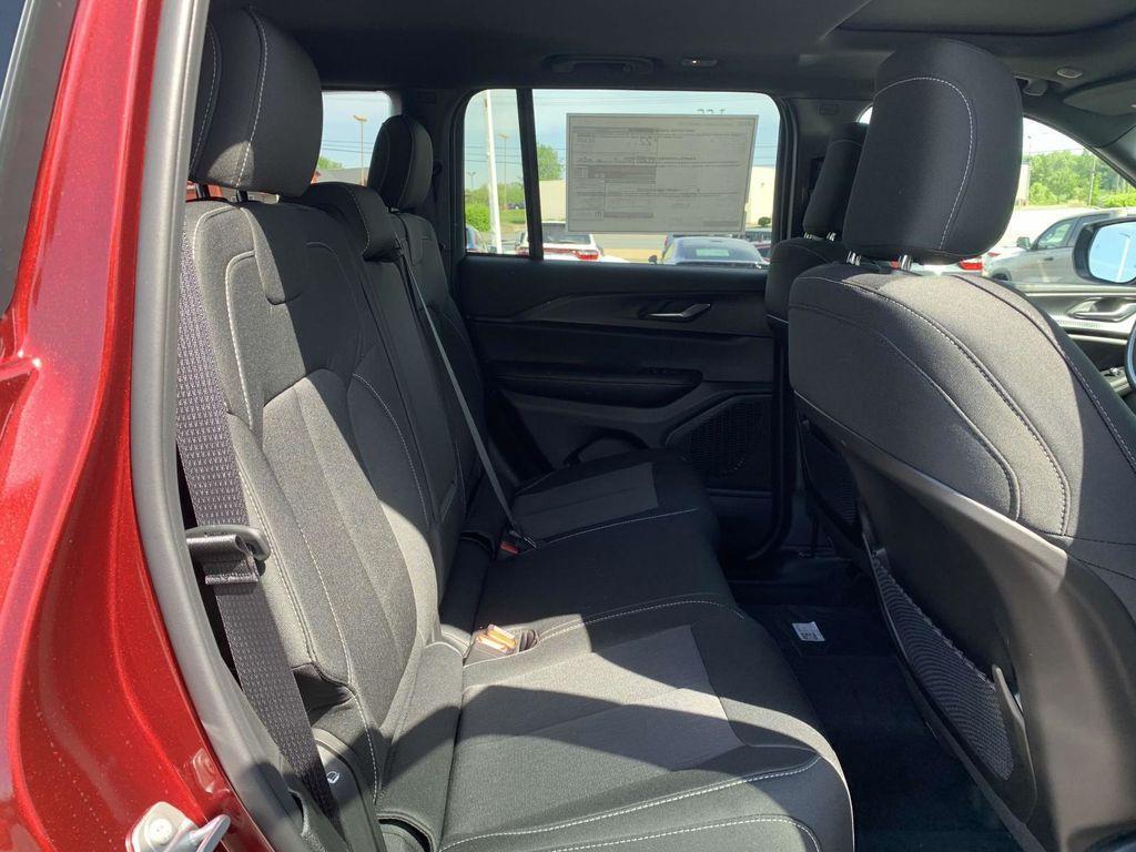 new 2025 Jeep Grand Cherokee car, priced at $38,420