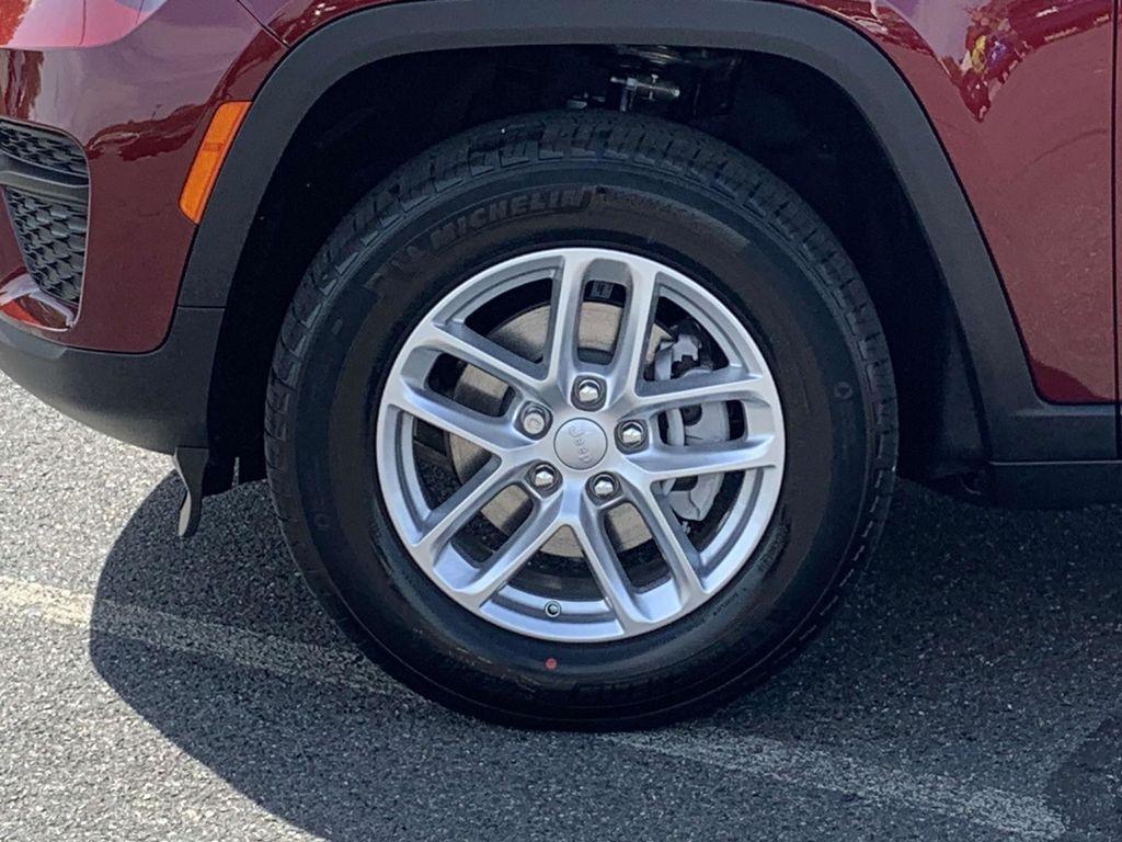 new 2025 Jeep Grand Cherokee car, priced at $38,420