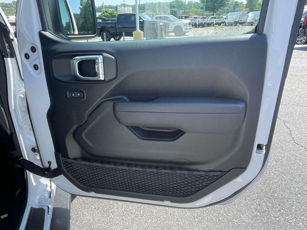 used 2022 Jeep Wrangler Unlimited car, priced at $33,000