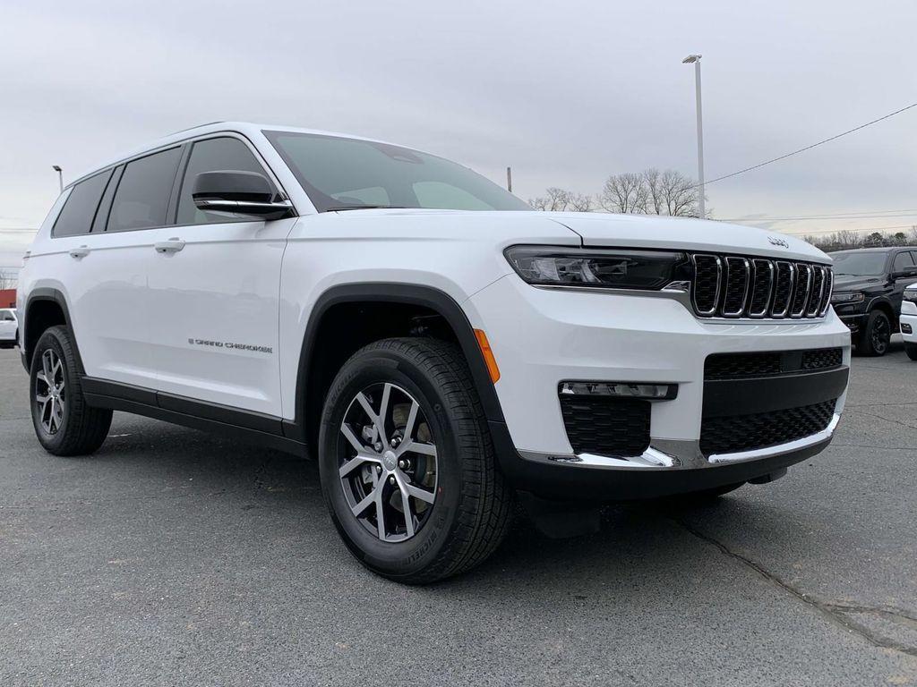 new 2025 Jeep Grand Cherokee L car, priced at $42,200