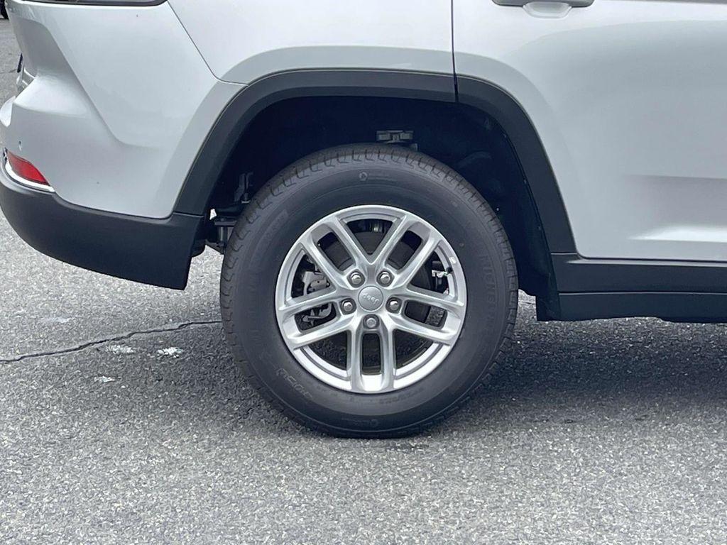 new 2025 Jeep Grand Cherokee car, priced at $34,995