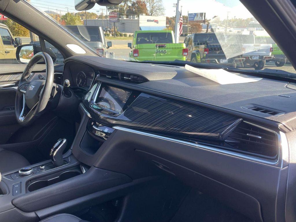 used 2023 Cadillac XT6 car, priced at $37,899