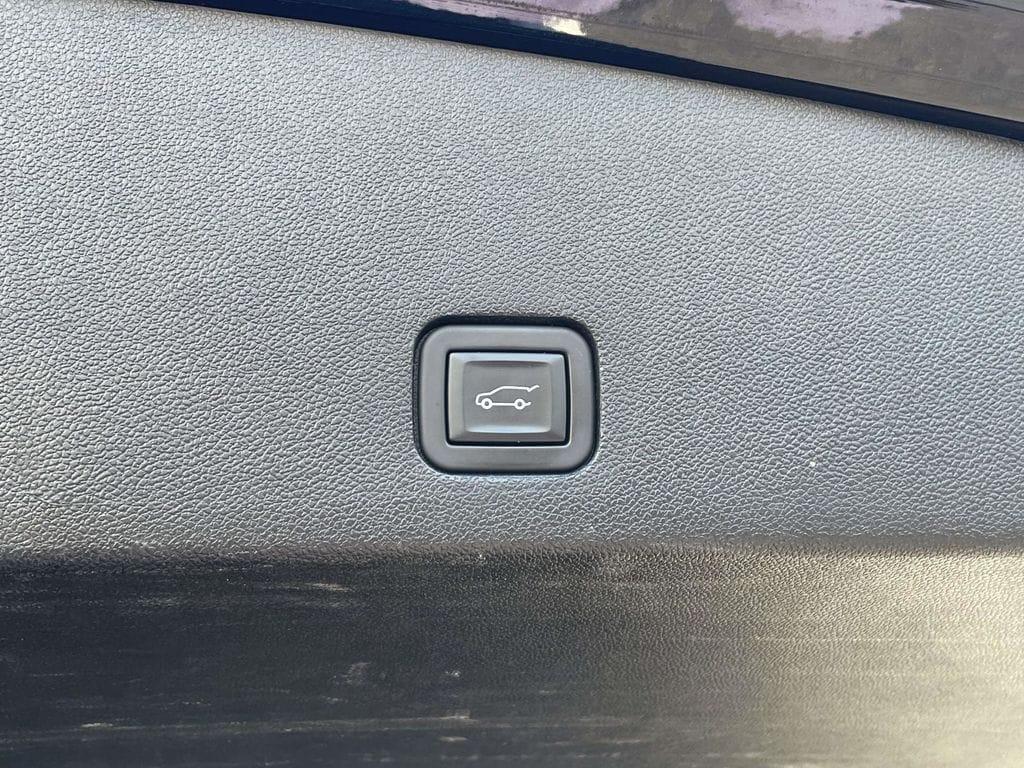 used 2023 Cadillac XT6 car, priced at $37,899