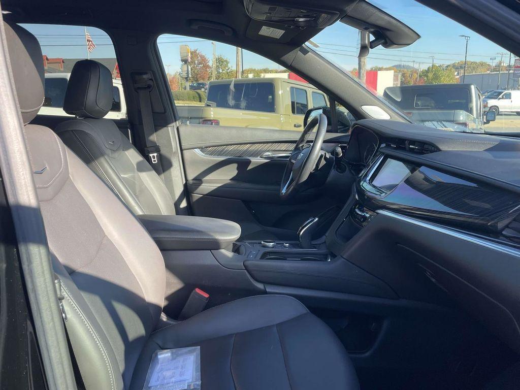 used 2023 Cadillac XT6 car, priced at $37,899