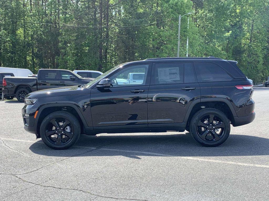 new 2025 Jeep Grand Cherokee car, priced at $49,405