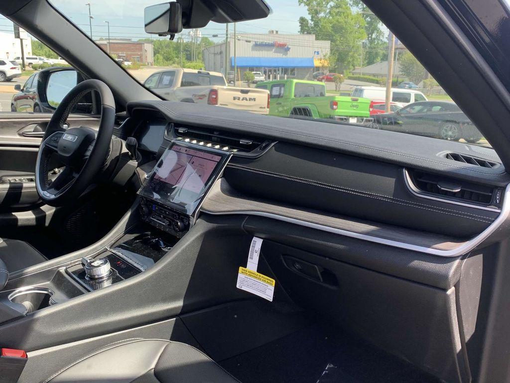 new 2025 Jeep Grand Cherokee car, priced at $49,405