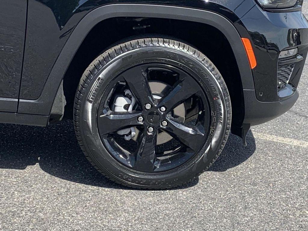 new 2025 Jeep Grand Cherokee car, priced at $49,405