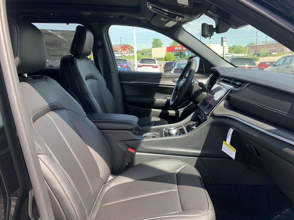 new 2025 Jeep Grand Cherokee car, priced at $49,405