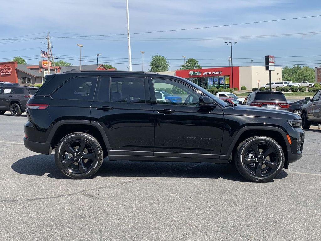 new 2025 Jeep Grand Cherokee car, priced at $49,405