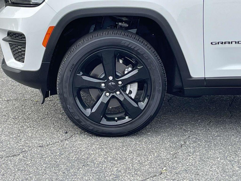 new 2025 Jeep Grand Cherokee L car, priced at $46,995