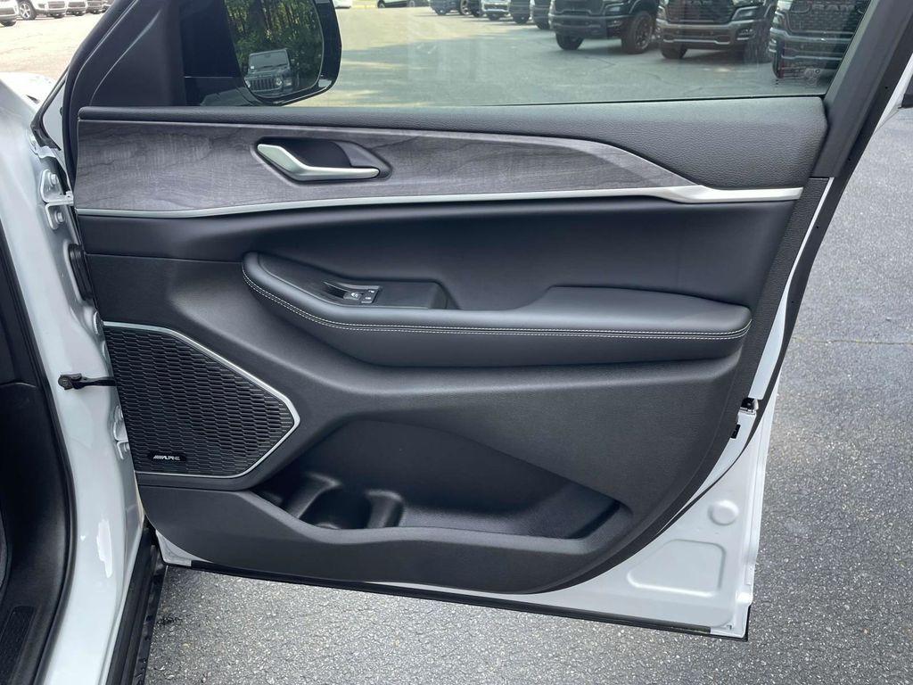 new 2025 Jeep Grand Cherokee L car, priced at $46,995