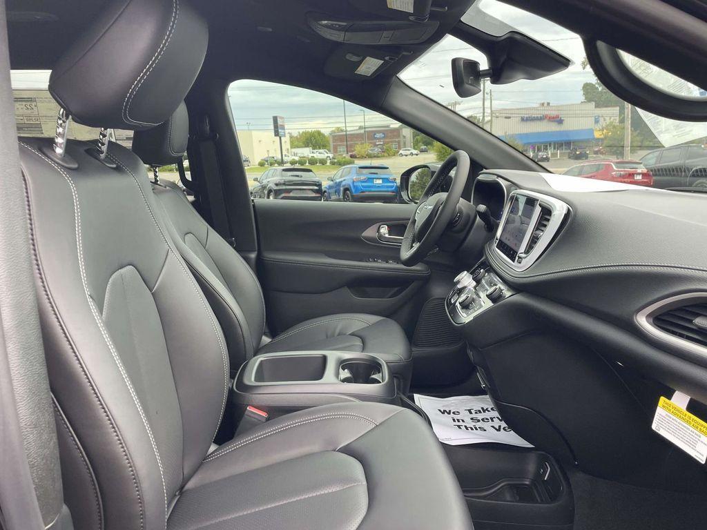 new 2026 Chrysler Pacifica car, priced at $44,170