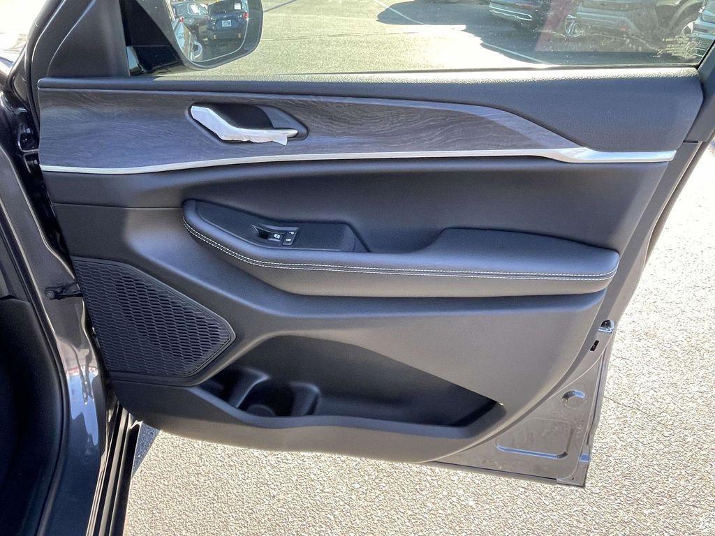 new 2025 Jeep Grand Cherokee L car, priced at $42,110