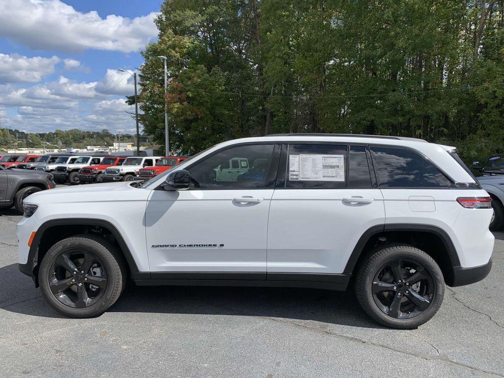 new 2025 Jeep Grand Cherokee car, priced at $49,360