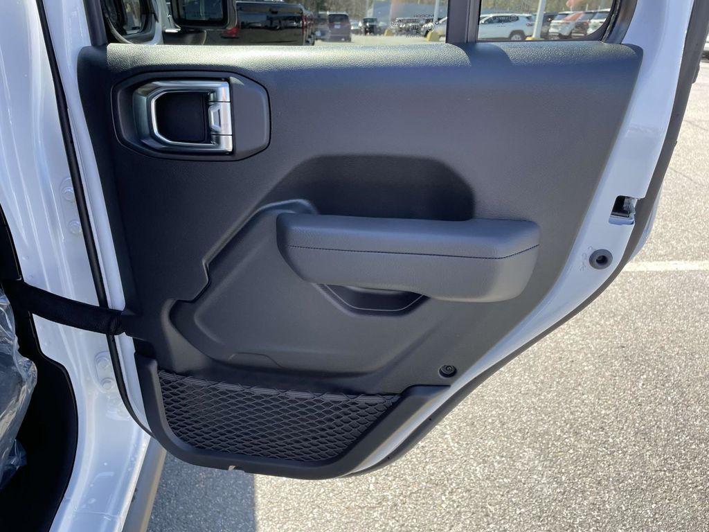 new 2025 Jeep Gladiator car, priced at $45,610