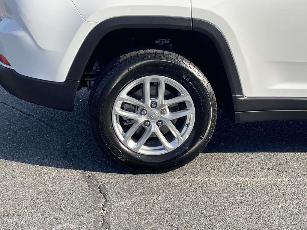 new 2025 Jeep Grand Cherokee car, priced at $37,495