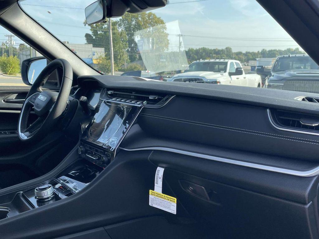 new 2025 Jeep Grand Cherokee car, priced at $37,495