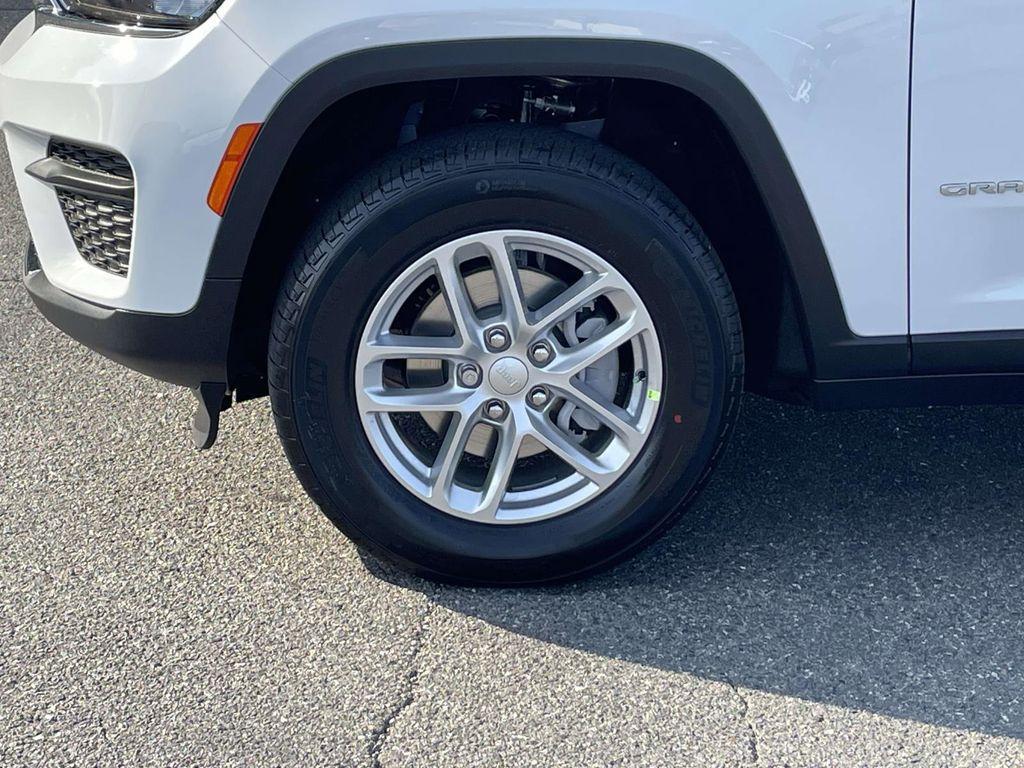 new 2025 Jeep Grand Cherokee car, priced at $37,495