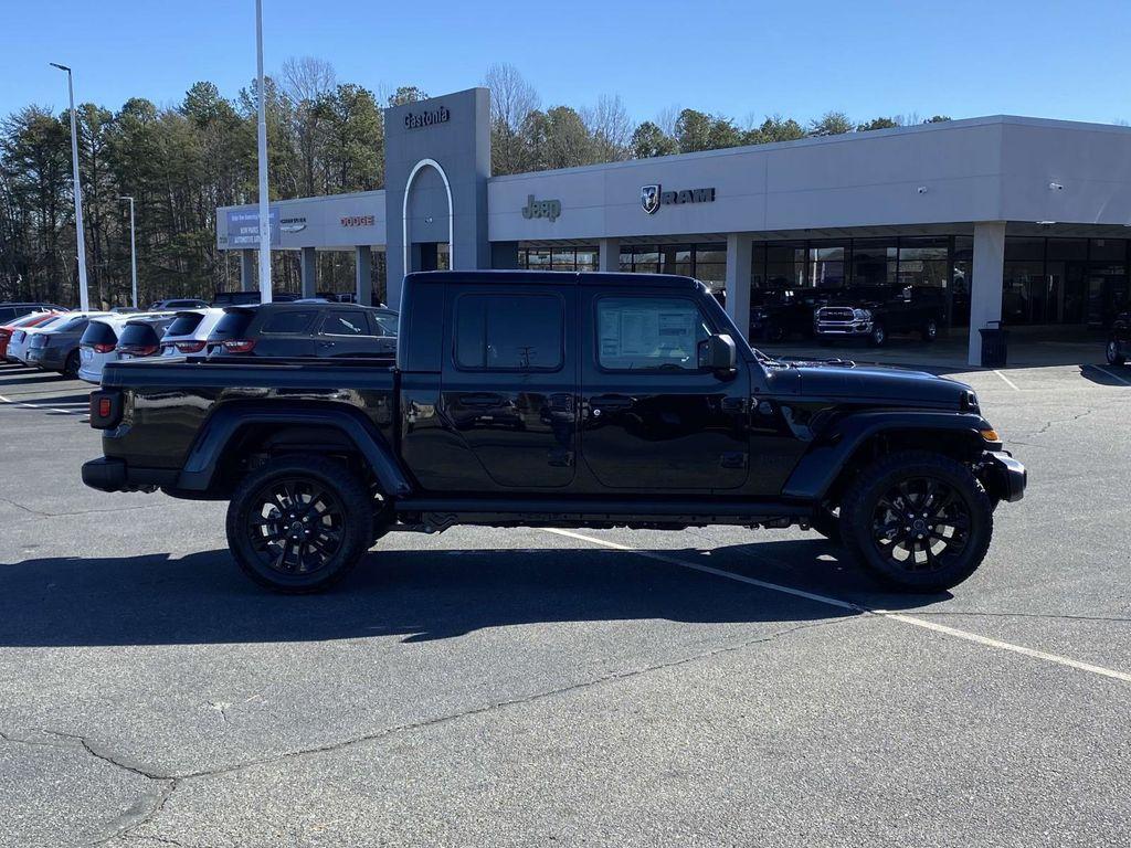 new 2025 Jeep Gladiator car, priced at $39,885