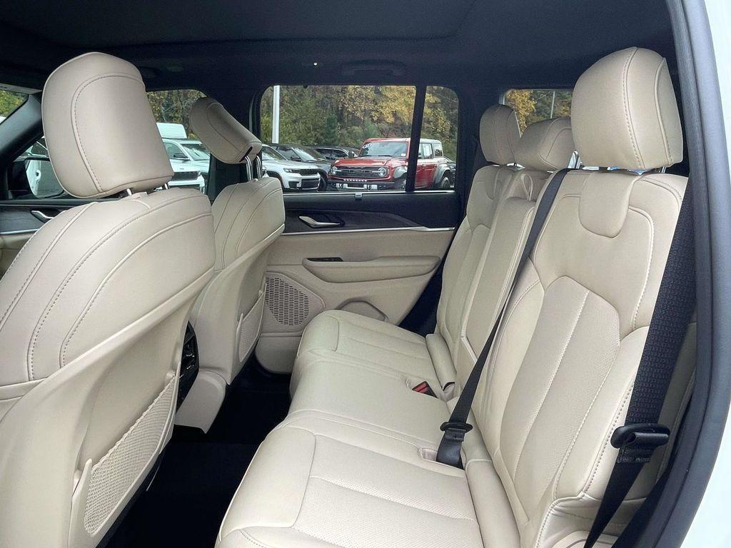 new 2025 Jeep Grand Cherokee car, priced at $45,815