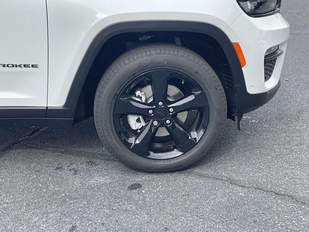 new 2025 Jeep Grand Cherokee car, priced at $45,815