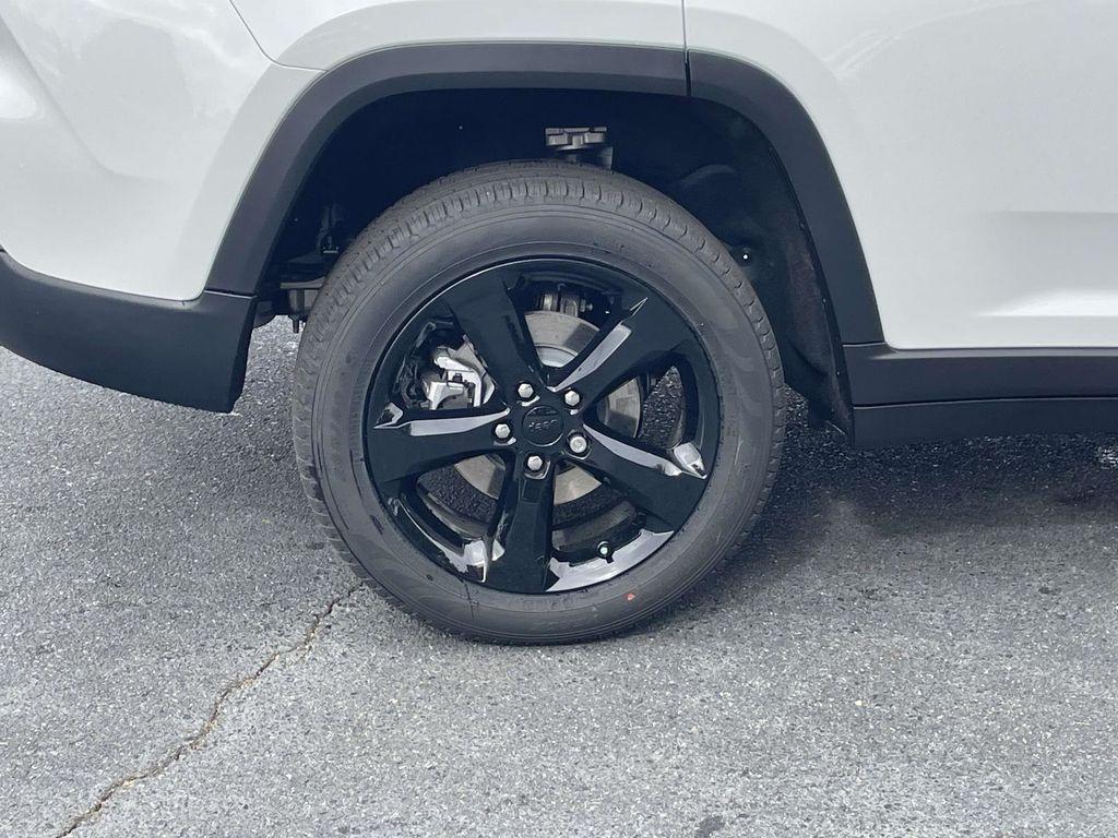 new 2025 Jeep Grand Cherokee car, priced at $45,815