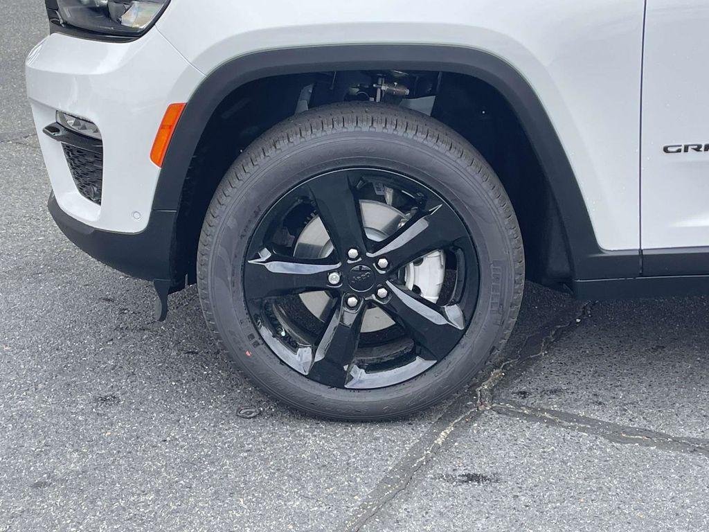 new 2025 Jeep Grand Cherokee car, priced at $45,815