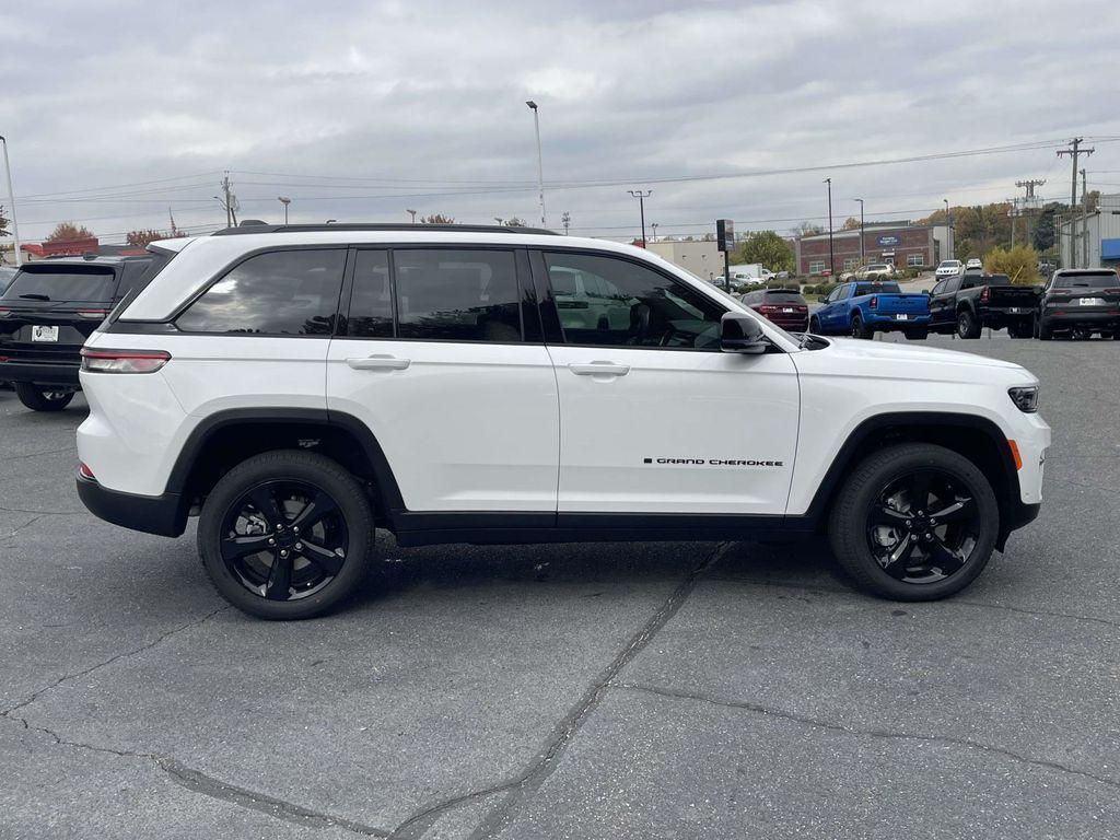 new 2025 Jeep Grand Cherokee car, priced at $45,815