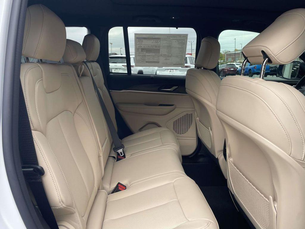 new 2025 Jeep Grand Cherokee car, priced at $45,815