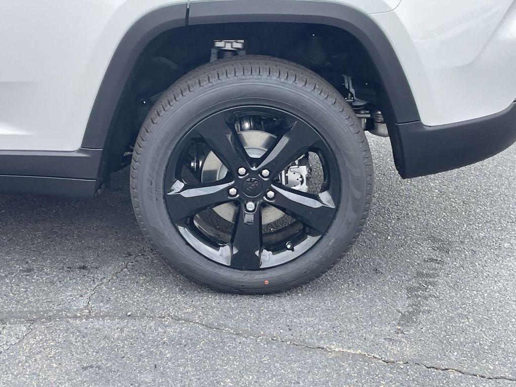 new 2025 Jeep Grand Cherokee car, priced at $45,815