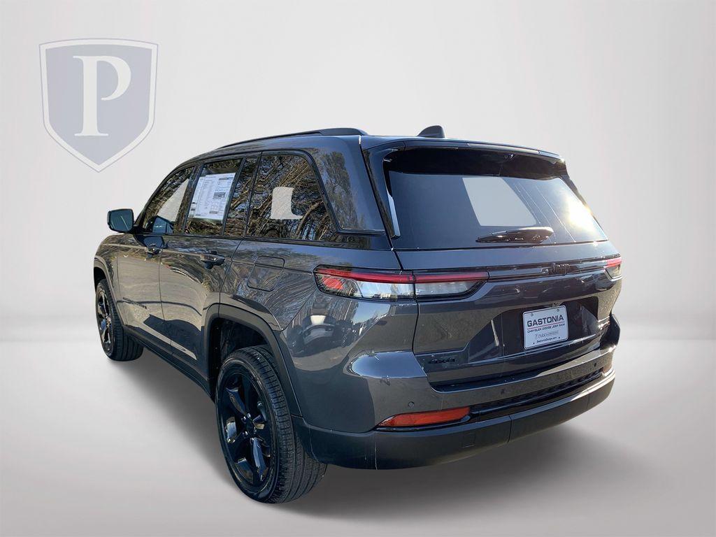 new 2025 Jeep Grand Cherokee car, priced at $50,960